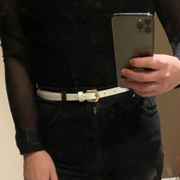 New White Faux Leather Everyday Wear Belt With Gold Tone Engraved Buckle - Picture 9 of 9